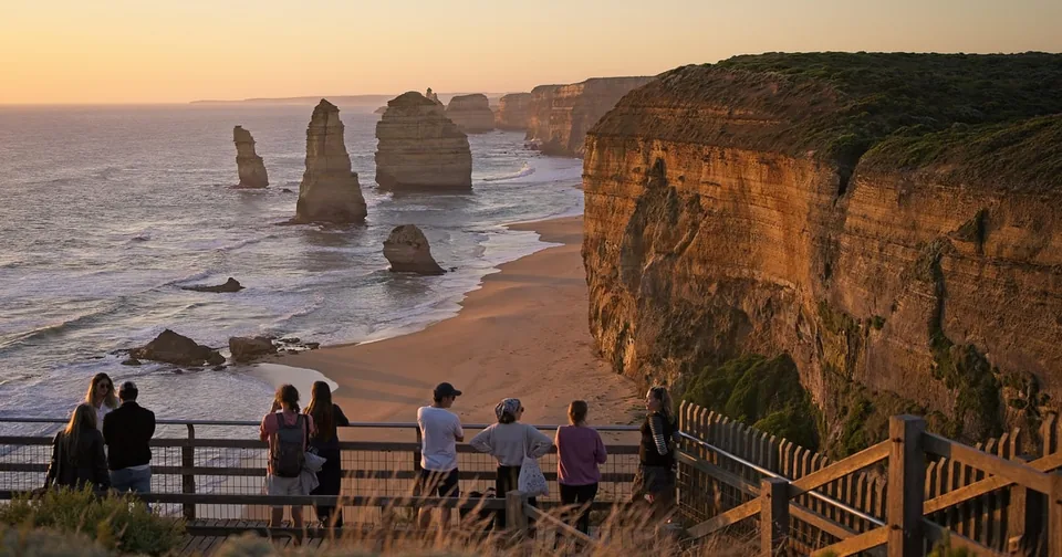 Visitors at the cliff-top viewing platform above the Twelve Apostles